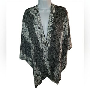 Black & White Floral Open-Front Knit Poncho